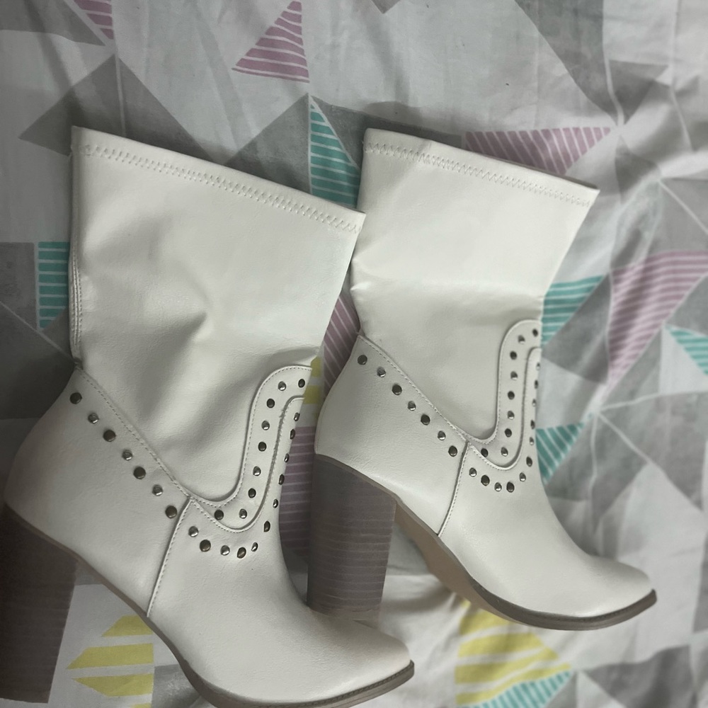 Oasis Society Paris Studded Boots - White Size 9